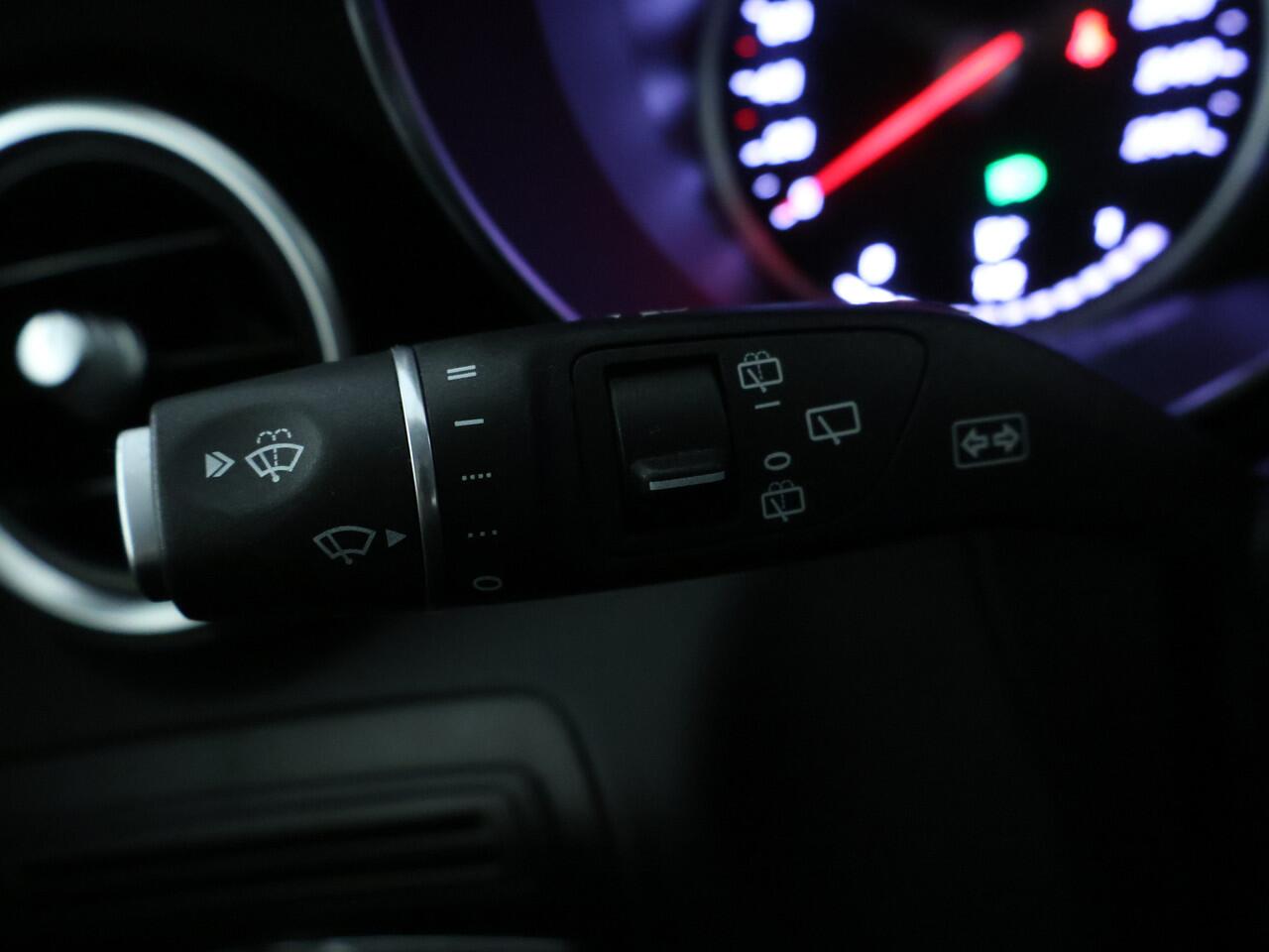 Mercedes-Benz GLC-KLASSE 300 e 4MATIC AMG Plug-In Hybride | Night Pakket | Panoramadak | 20 Inch AMG Velgen | Inclusief 24 maanden MB Certified garantie voor Europa.