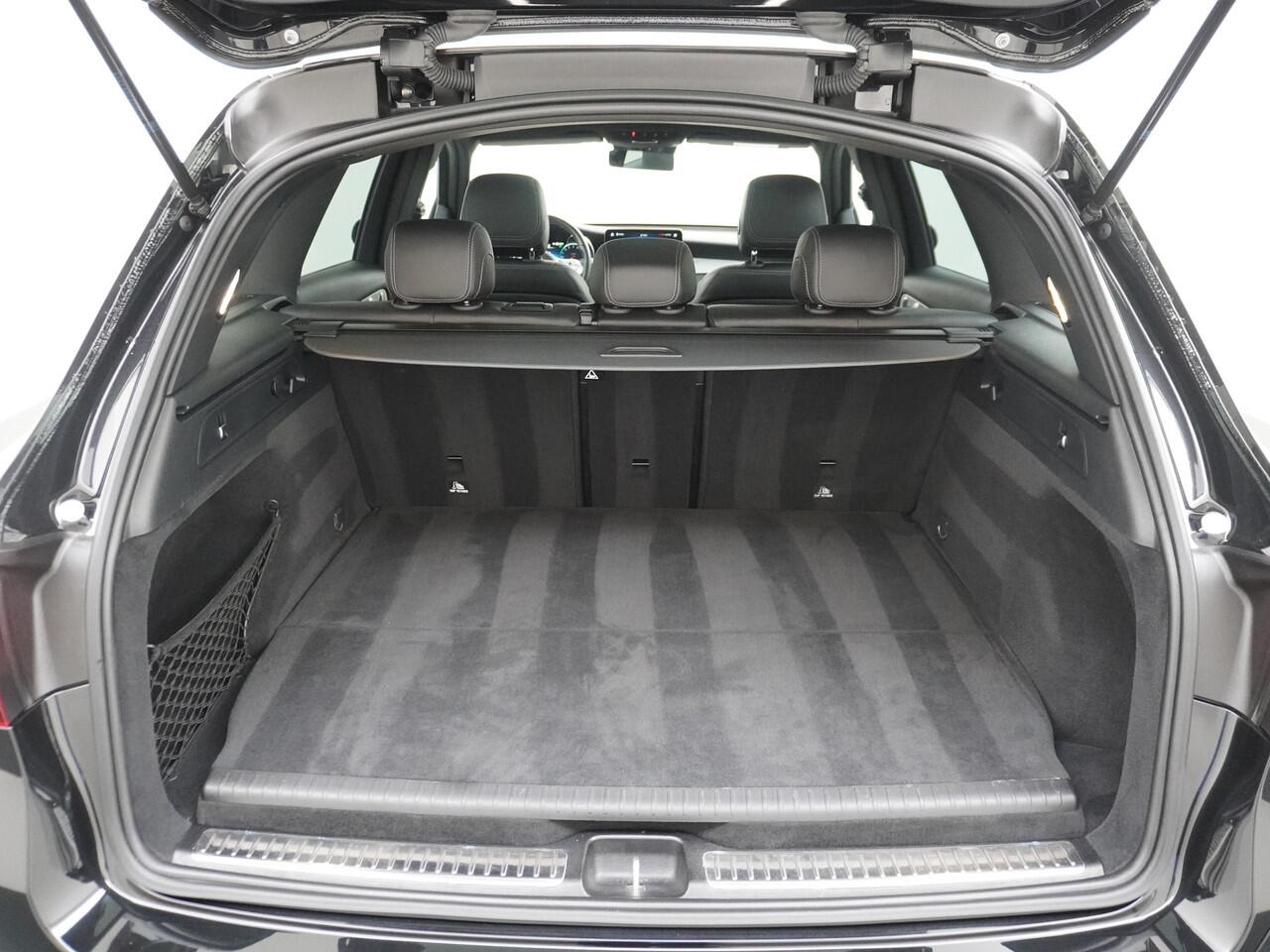 Mercedes-Benz GLC-KLASSE 300e AMG 4Matic // Panoramadak // Burmester // 360 Camera // Keyless // Carbon // Sfeerverlichting // Carplay