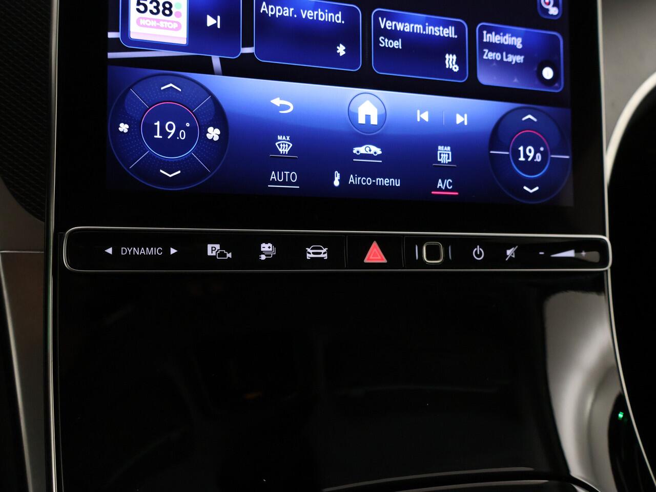 Mercedes-Benz GLC-KLASSE 300 e 4M AMG Plug-In Hybride | Trekhaak | AMG Styling | 20 Inch AMG LM Velgen | Stoelverwarming | Stuurverwarming | Inclusief 24 maanden Mercedes-Benz Certified garantie voor Europa.