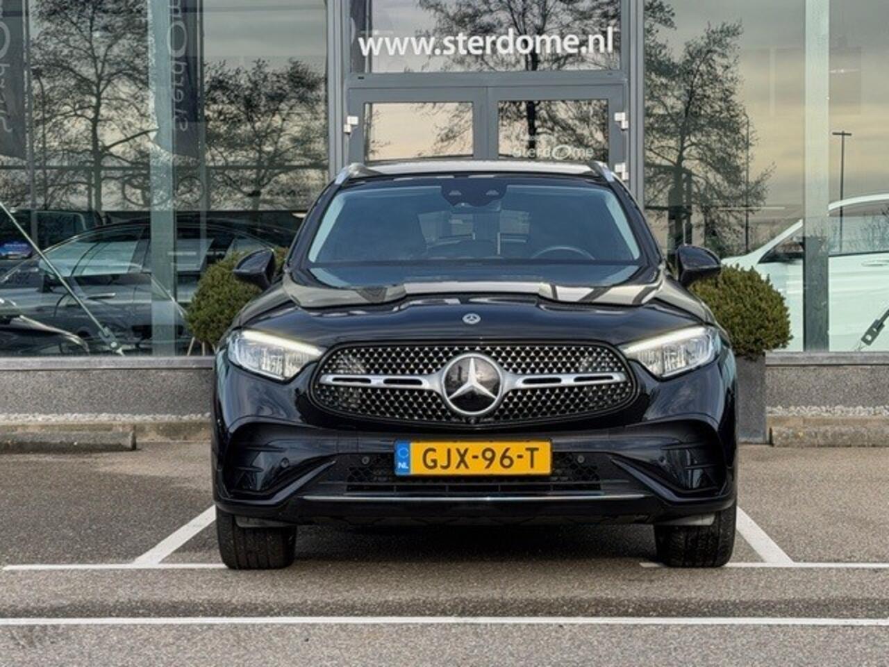 Mercedes-Benz GLC-KLASSE 300e 4MATIC AMG I Airmatic l Gestuurde achteras l Panoramadak l Burmester l Distronic l LED met adaptief groot licht assistent l Memory l MBUX l Wegklapbare trekhaak l Sfeerverlichting l 360 Camera | Techniek- pakket l Winter pakket l Smartphone integrati