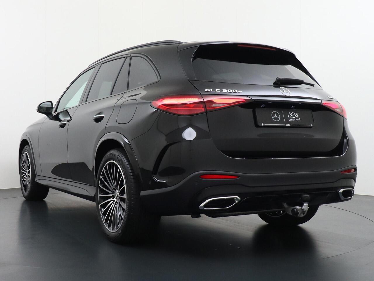 Mercedes-Benz GLC-KLASSE 300e 4MATIC Sport Edition | Massagestoelen Voorin | Luchtvering | Achterasbesturing | Distronic Cruise Control | Memorystoelen | Panorama - Schuifdak | Head-Up Display | Burmester Surround Sound