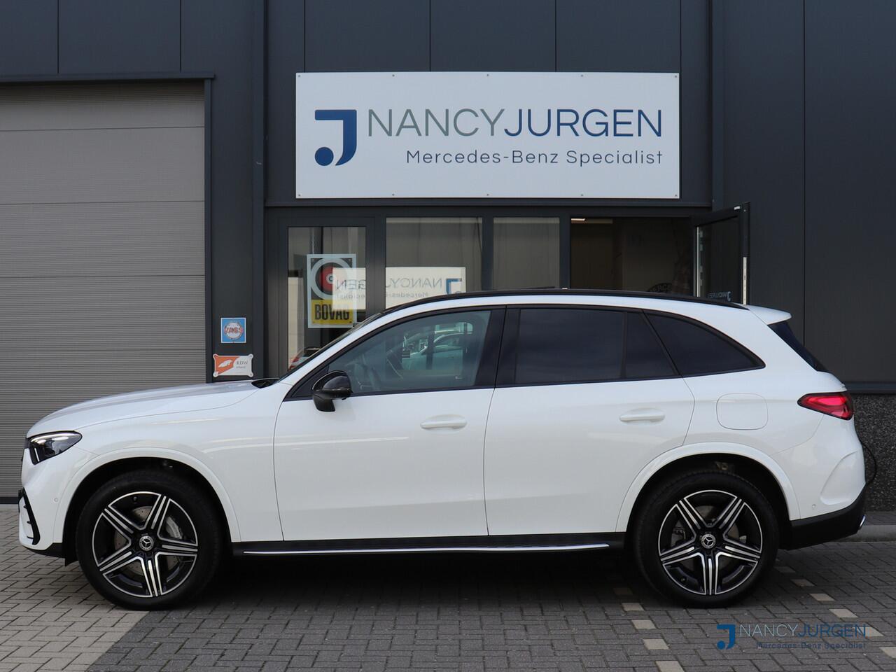 Mercedes-Benz GLC-KLASSE 300e 4M | AMG | Act. Distronic | Ambiente Light | MBUX High End | Elektr. Panoramadak | Night Pakket | Winter Pakket | Parkeer Pakket + 360* Camera | Wegdraaibare Trekhaak | 360 Guard Diefstal Bev. Plus |