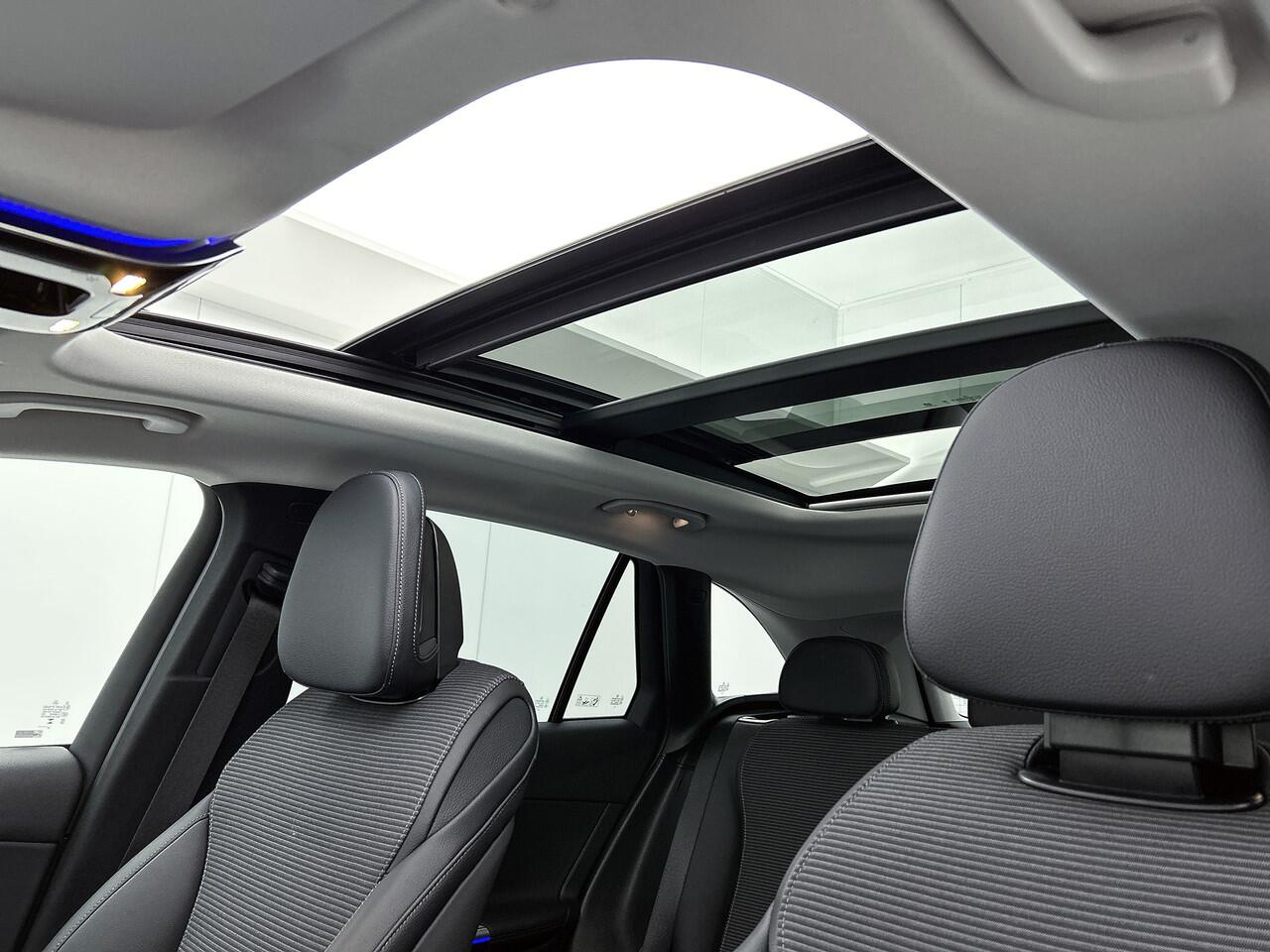 Mercedes-Benz GLC-KLASSE 300 e 4MATIC Plug-In Hybride | Panoramadak | Rijassistentie Pack | Distronic | Alarm | 360° Camera | Car Play | Inclusief 24 maanden Mercedes-Benz Certified garantie voor Europa.