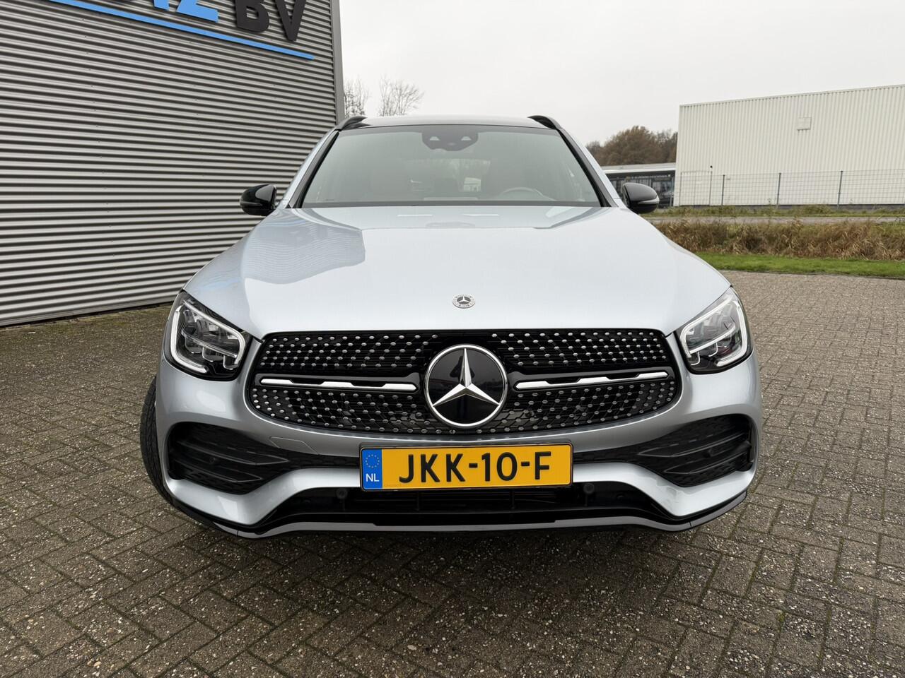 Mercedes-Benz GLC-KLASSE 300e 4MATIC AMG-Line LED Panoramadak Trekhaak 19 Inch Achteruitrijcamera PDC Carplay