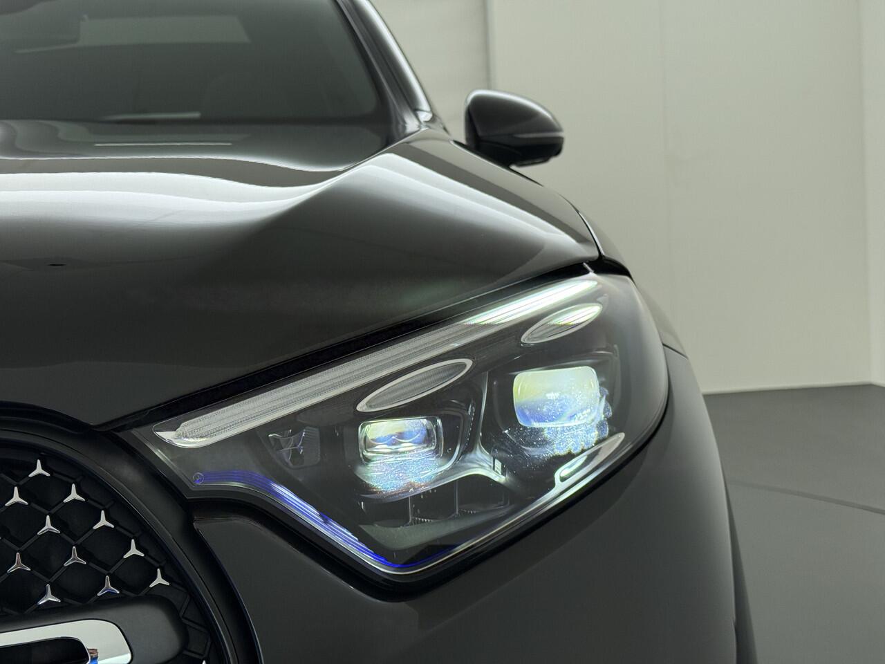 Mercedes-Benz GLC-KLASSE 300 e 4MATIC AMG Line | Luchtvering Achterasbesturing Trekhaak Burmester HUD Pano Memory