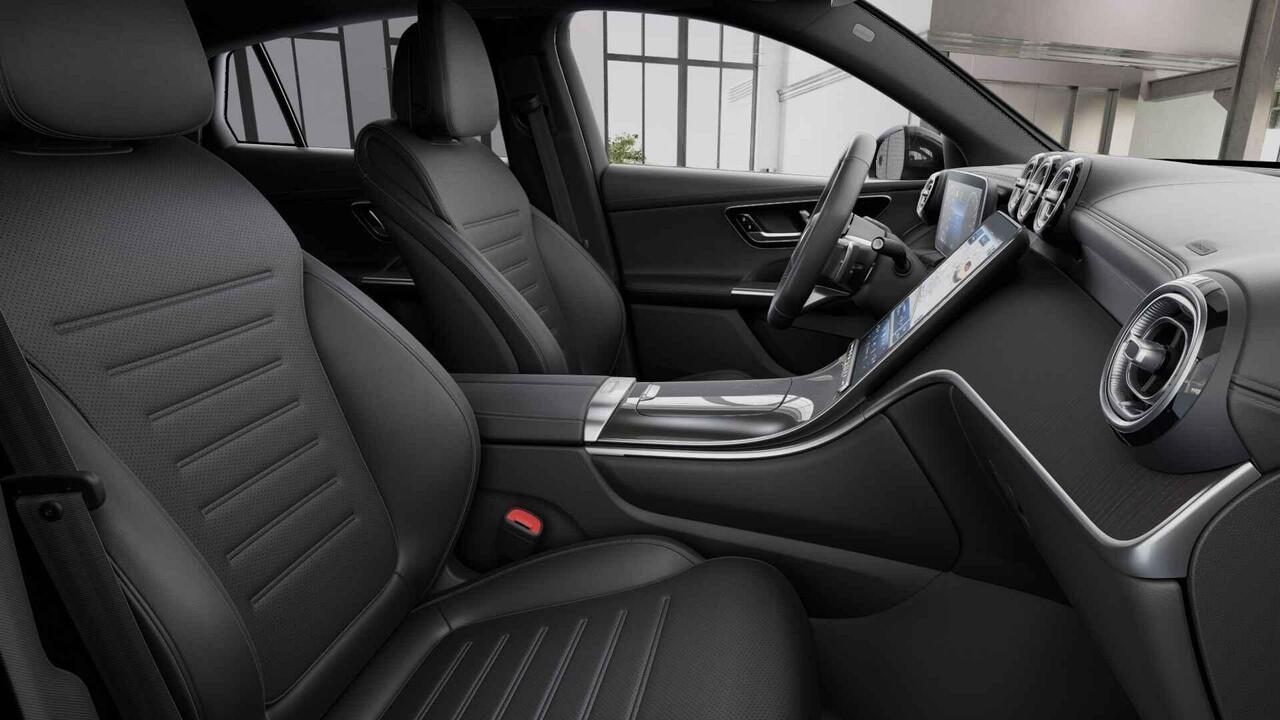 Mercedes-Benz GLC-KLASSE Coupé 300e 4MATIC Sport Edition | Panoramaschuifdak | Premium plus | Head-up display | 20" velgen AMG Zwart | Treeplanken | 360° camera | Dodehoekassistent |