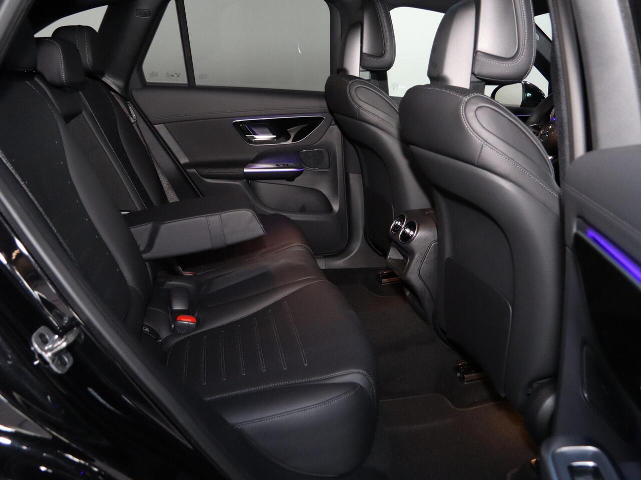 Mercedes-Benz GLC-KLASSE 300e 4MATIC Sport Edition | Panoramaschuifdak | Premium pakket | Nightpakket | 360° camera | Dodehoekassistent | DIGITAL LIGHT | Trekhaak |