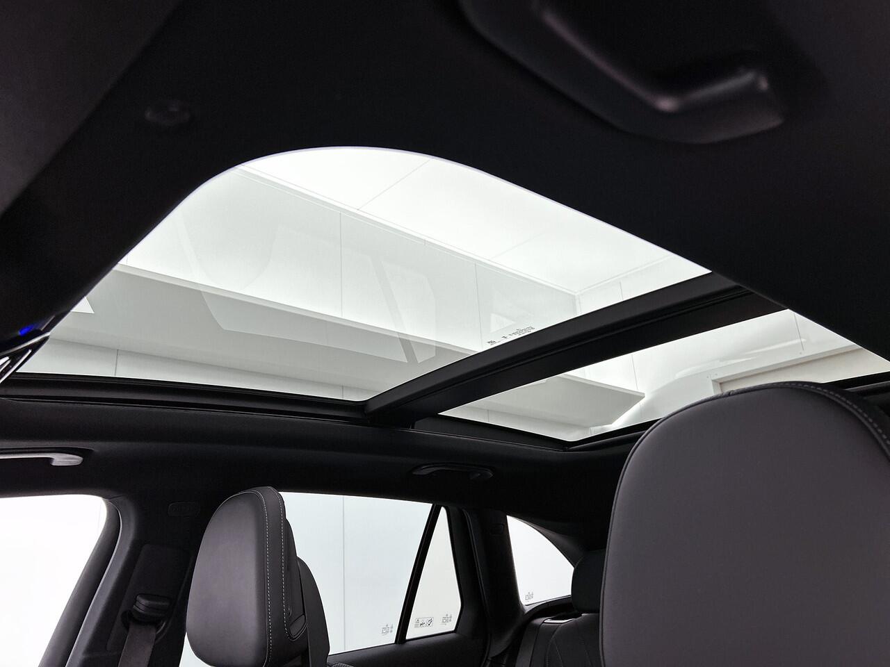 Mercedes-Benz GLC-KLASSE 300e 4MATIC Sport Edition | Premium Plus | Stoelventilatie/- verwarming voor | Trekhaak | Rijassistentiepakket Plus | Nightpakket | Winter pakket | Burmester® 3D surround sound systeem |