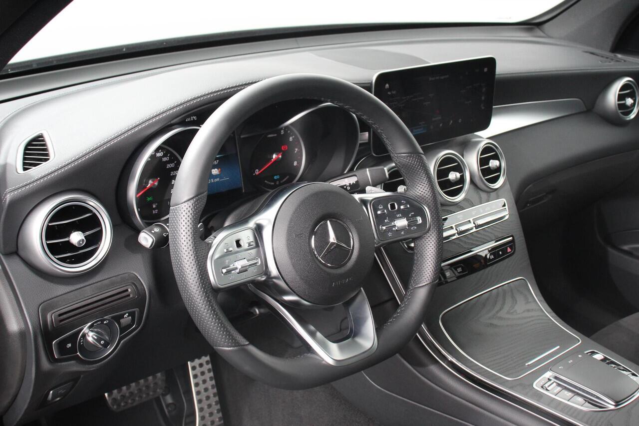 Mercedes-Benz GLC-KLASSE 300e 4-MATIC Business AMG Night Pack | Full LED | Trekhaak | Navigatie | PDC | Camera | MBUX