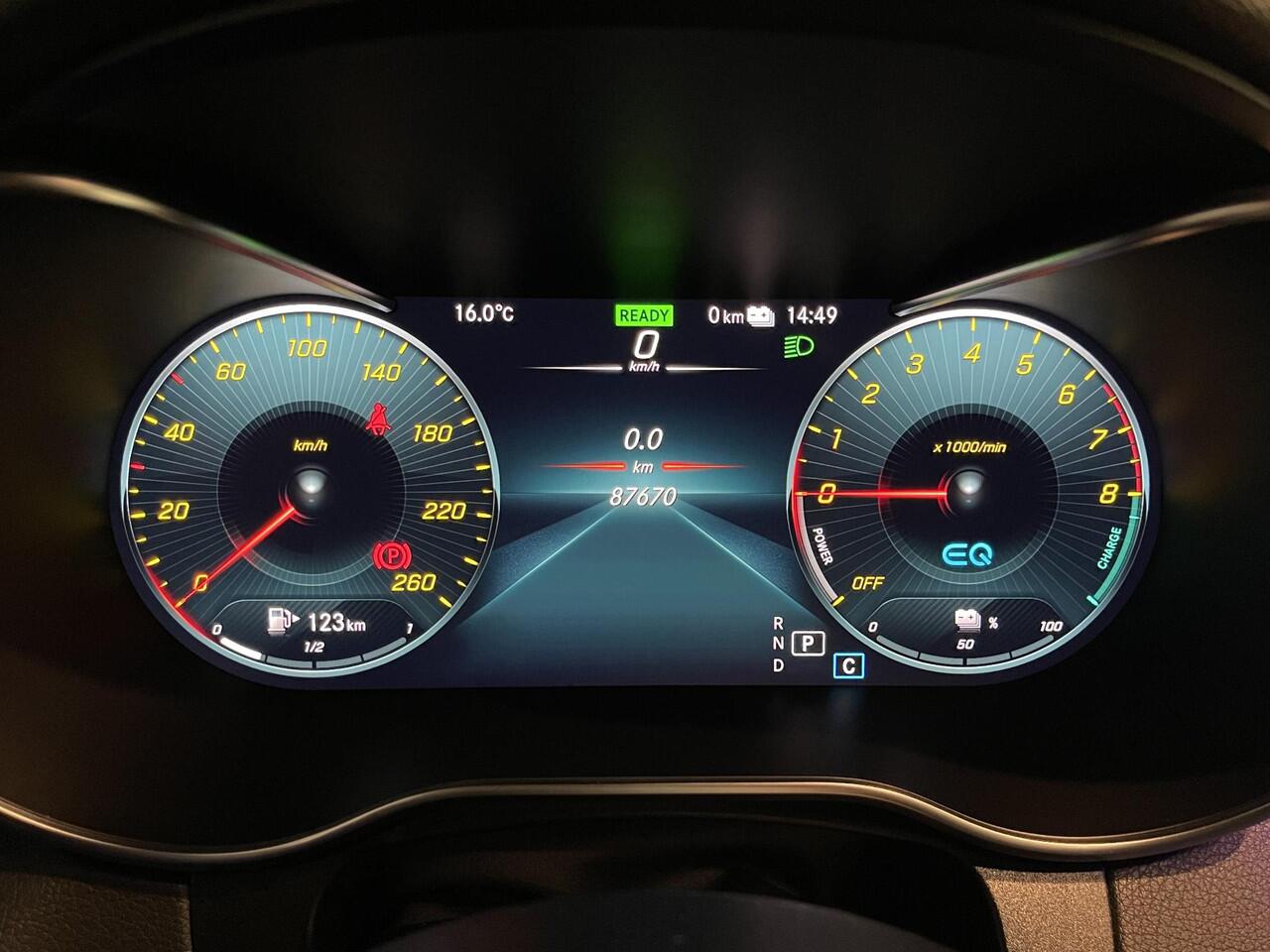 Mercedes-Benz GLC-KLASSE 300e 4MATIC AMG Line 20"/Luchtvering/Adaptieve cruise/Burmester/Matrix LED/Apple Carplay & Android Auto/Stoelverwarming/Elektrische klep