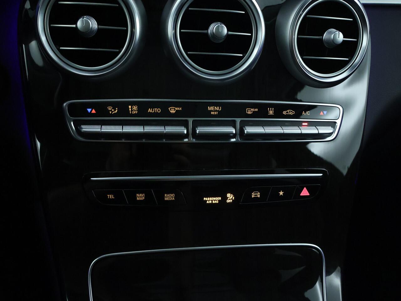 Mercedes-Benz GLC-KLASSE 300 e 4MATIC Premium Plus | Panoramadak | Trekhaak | Nightpakket | Inclusief 24 maanden MB Certified garantie voor Europa.