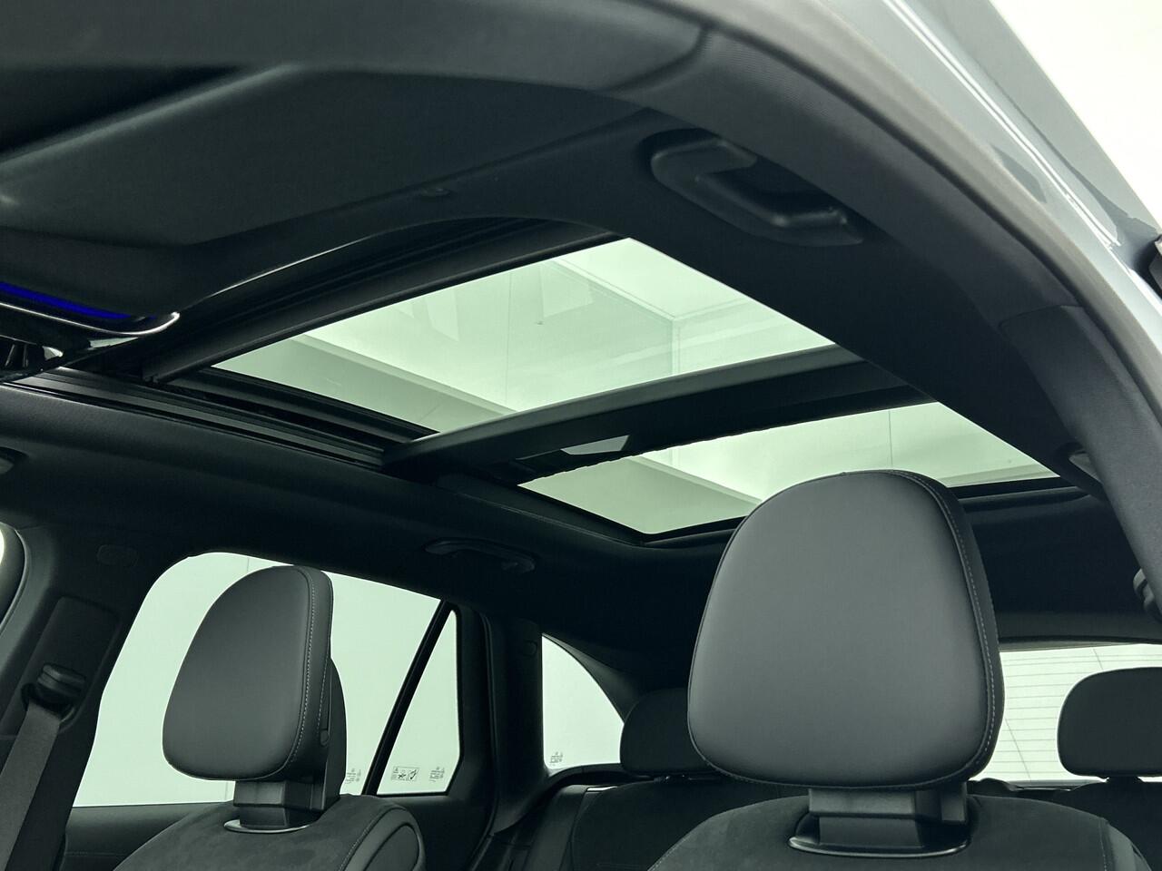 Mercedes-Benz GLC-KLASSE 300e 4MATIC Sport Edition | Premium pakket | Winter pakket | Rijassistentiepakket Plus | Trekhaak | Digital Light | Smartphone integratie | Panoramaschuifdak | 360°-camera | Augmented Reality Navigation |