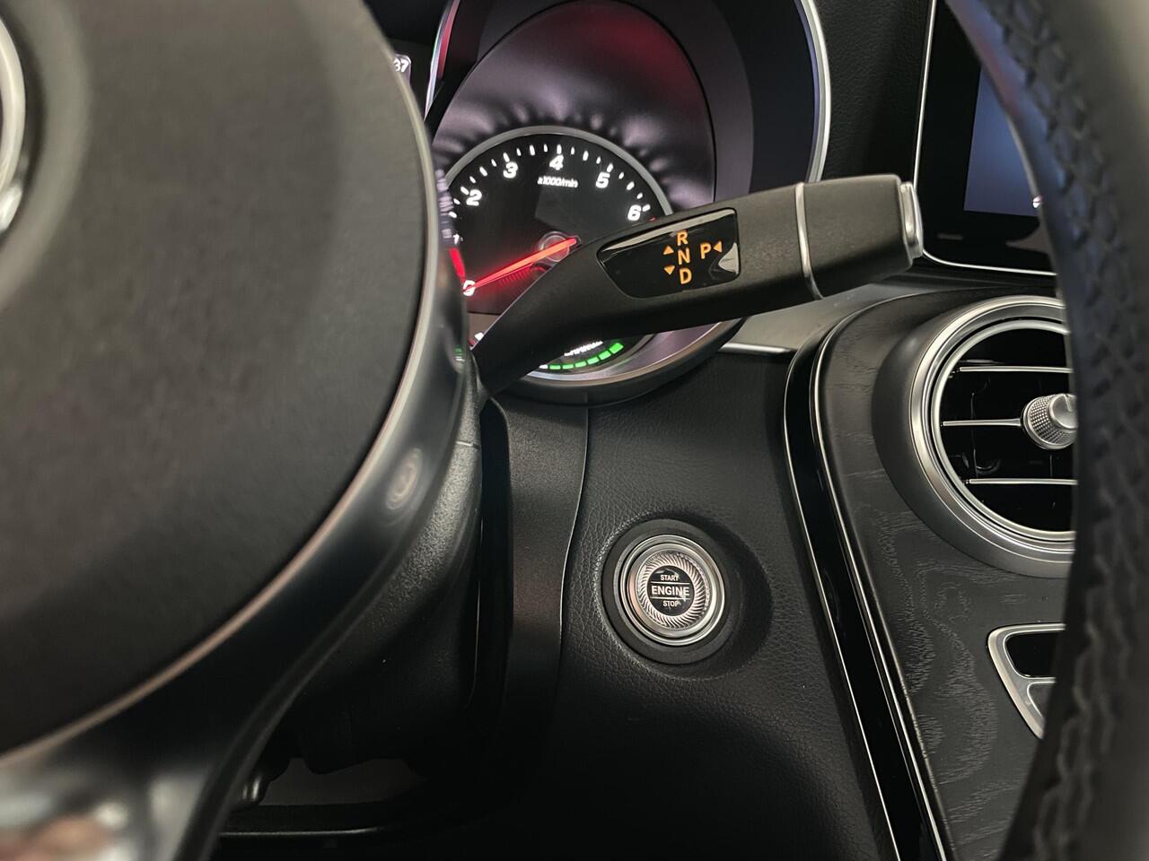 Mercedes-Benz GLC-KLASSE 300e AMG | Distronic | Trekhaak | 360-camera