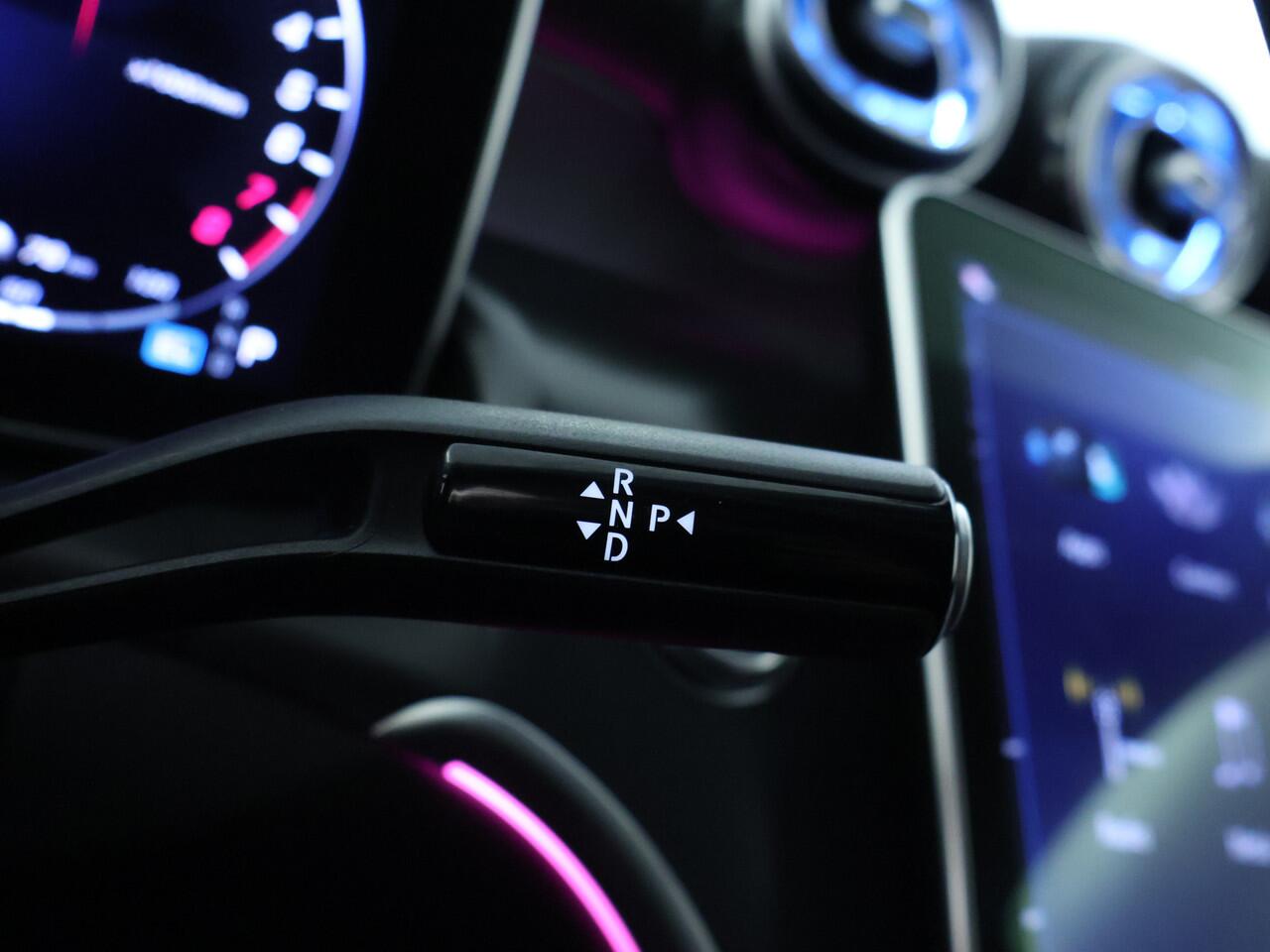 Mercedes-Benz GLC-KLASSE 300e 4MATIC Luxury Line | Avantgarde | Rijassistentiepakket plus | Memory voorstoelen | 360° camera | Stoel en Stuurverwarming | Inclusief 24 maanden MB Certified garantie voor Europa.