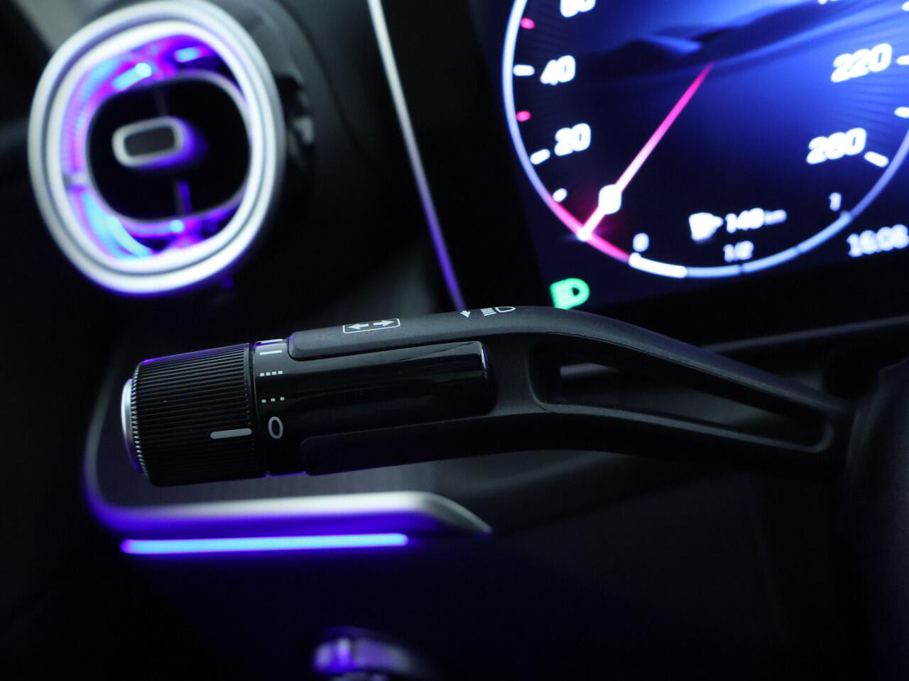 Mercedes-Benz GLC-KLASSE Coupé 300 e 4MATIC AMG Plug In Hybride | Trekhaak | Panorama Dak | Stuur- en Stoelverwarming | Digital Light | 360 gr Camera | Memory | Inclusief 24 maanden Mercedes-Benz Certified garantie voor Europa.