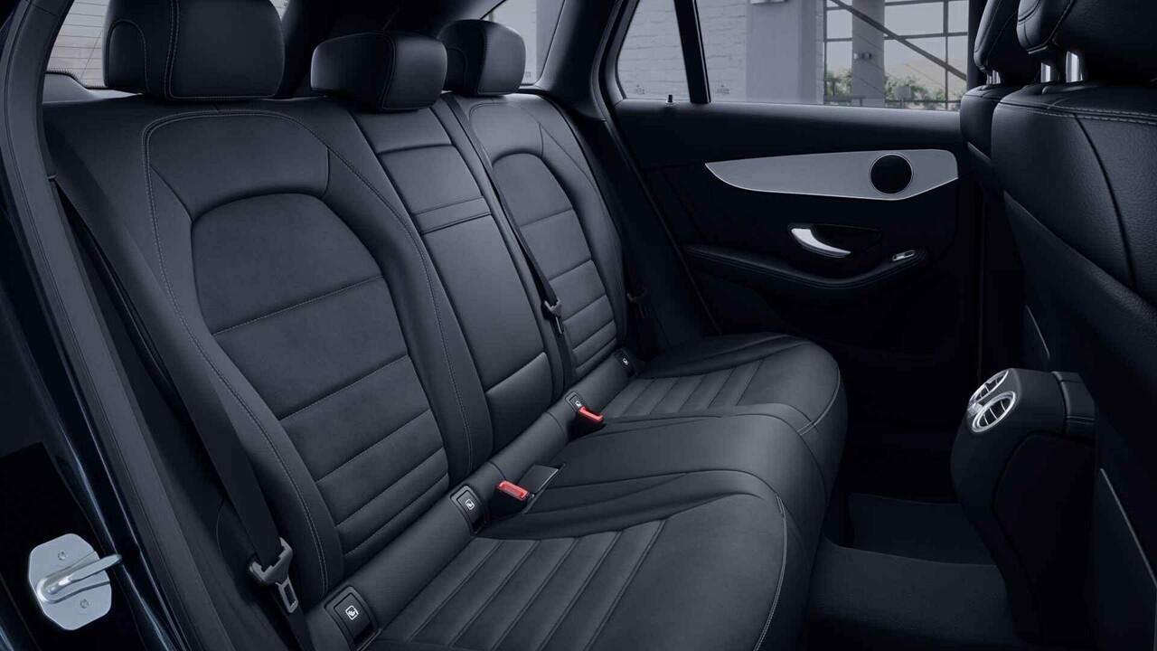 Mercedes-Benz GLC-KLASSE 300e 4MATIC Business Solution AMG | Panoramadak | Trekhaak | Rij assistentie pakket | Night pakket |