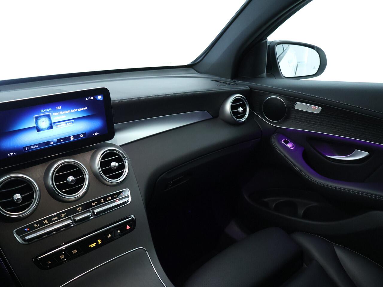 Mercedes-Benz GLC-KLASSE 300 e 4-MATIC AMG Nightpakket | Schuifdak | 360 gr. Camera | Stoelverwarming voor / achter | Sfeerverlichting | Dode Hoek Ass | Inclusief 24 maanden Mercedes-Benz Certified garantie voor Europa.