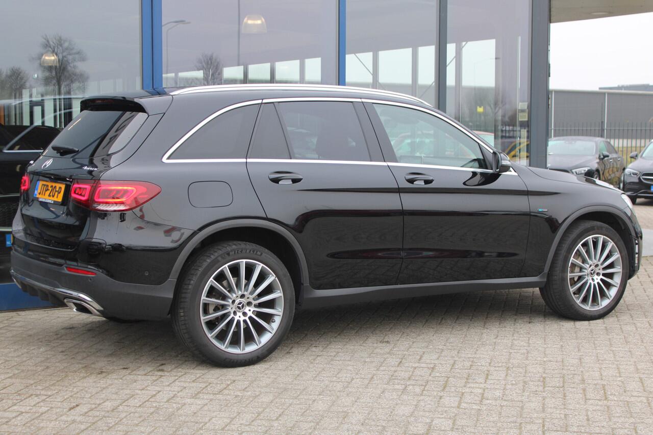 Mercedes-Benz GLC-KLASSE 300e 4MATIC AMG Line LEDER SFEER CARPLAY CAMERA 20''
