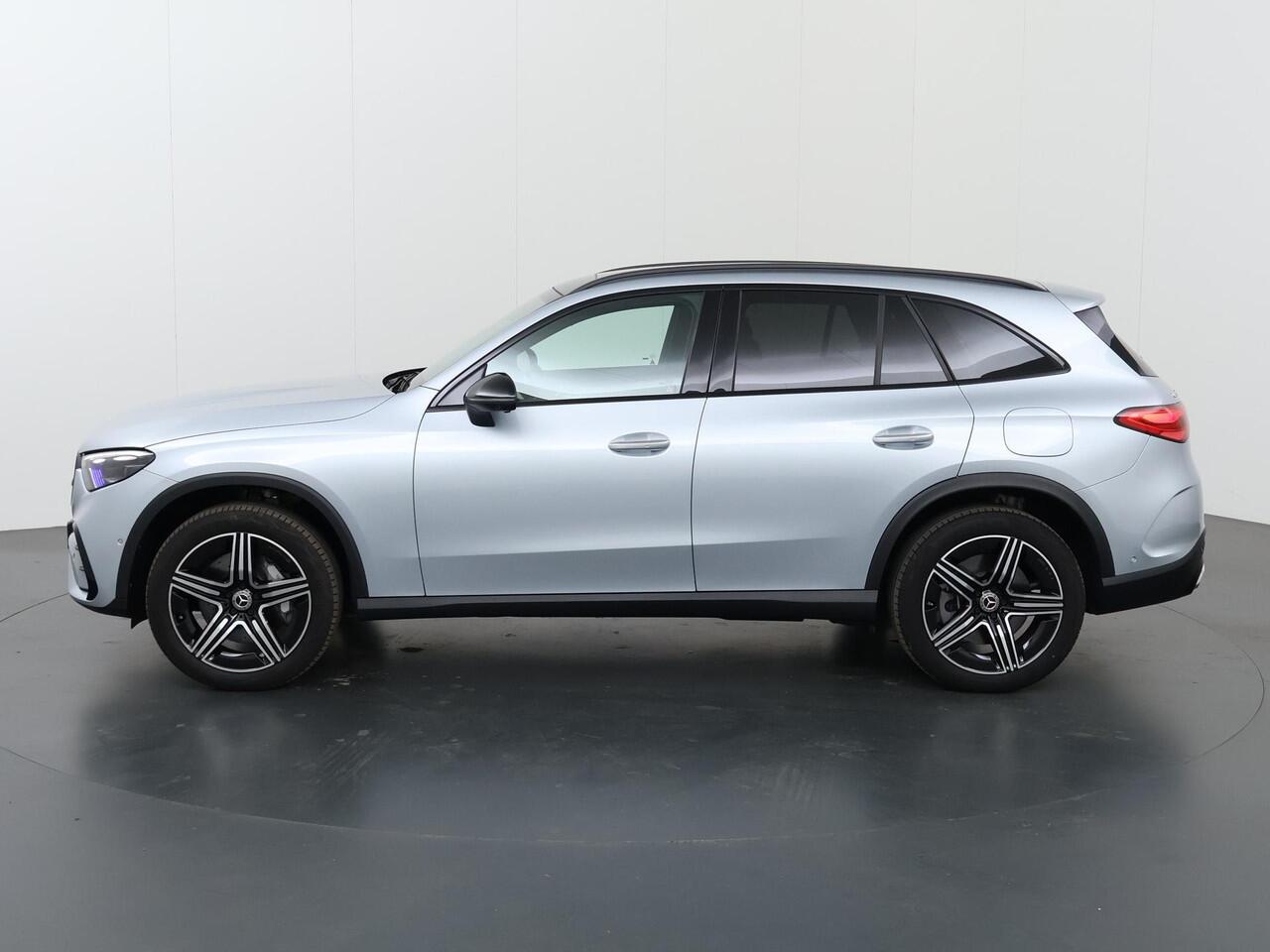 Mercedes-Benz GLC-KLASSE 300e 4MATIC AMG Line | Premium pakket | Panoramadak | Rij-assistentie pakket | Digital Light | Parkeer pakket | 20-Inch |