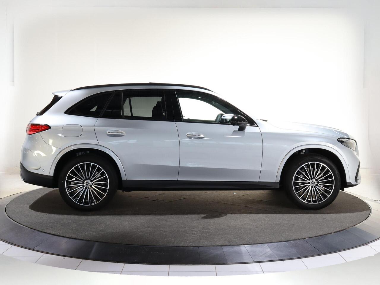 Mercedes-Benz GLC-KLASSE 300e 4MATIC Sport Edition | Panoramaschuifdak | Premium pakket | Nightpakket | 360° camera | Dodehoekassistent | DIGITAL LIGHT | Trekhaak |