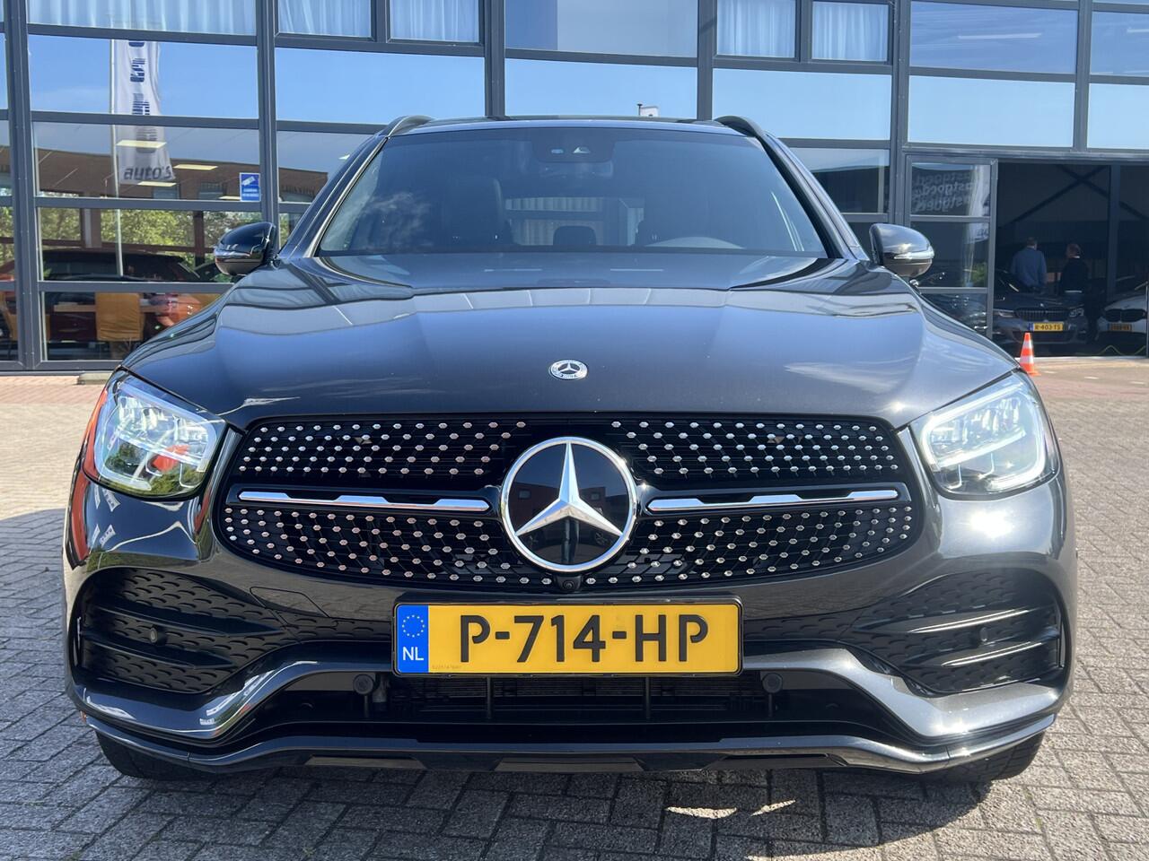 Mercedes-Benz GLC-KLASSE 200 4MATIC Premium Plus AMG Night Pakket Navigatie Trekhaak Panoramadak Rondzicht Camera Stoelverwarming 20 Inch Velgen Keyless DAB Carplay 1e Eigenaar NL Auto BTW