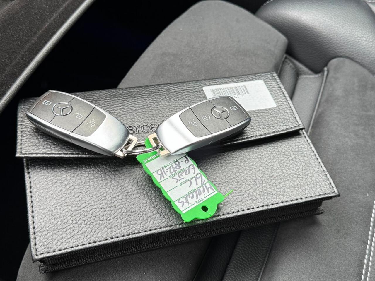 Mercedes-Benz GLC-KLASSE 300 e 4MATIC Business Sol AMG ecc,leer,schuifdak,led,lmv,navi