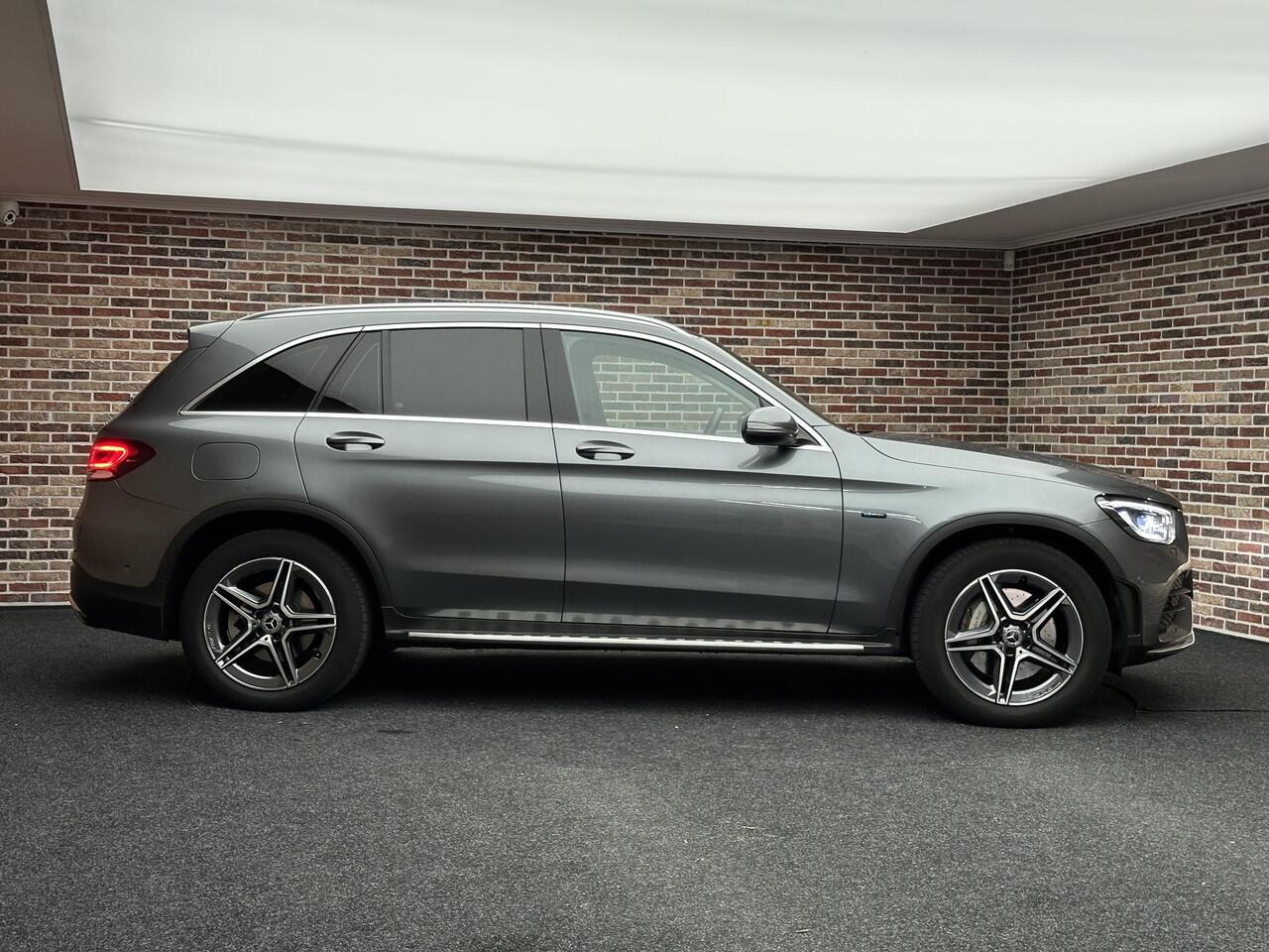 Mercedes-Benz GLC-KLASSE 300e 4MATIC Business Solution AMG | Dak| Dealer onderhouden|