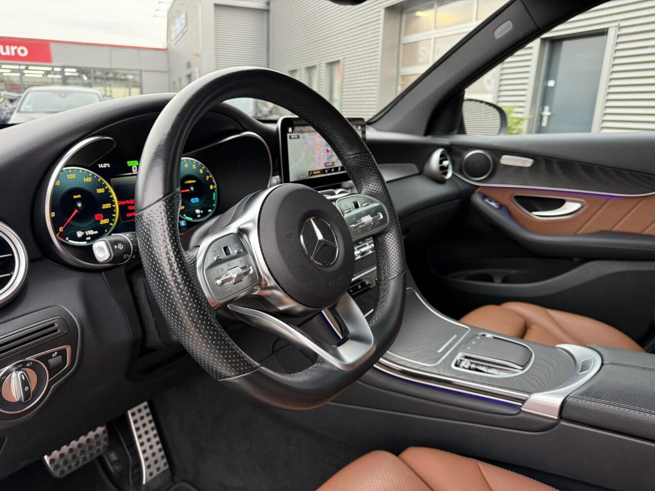 Mercedes-Benz GLC-KLASSE 300e 4MATIC AMG-Line LED Panoramadak Trekhaak 19 Inch Achteruitrijcamera PDC Carplay