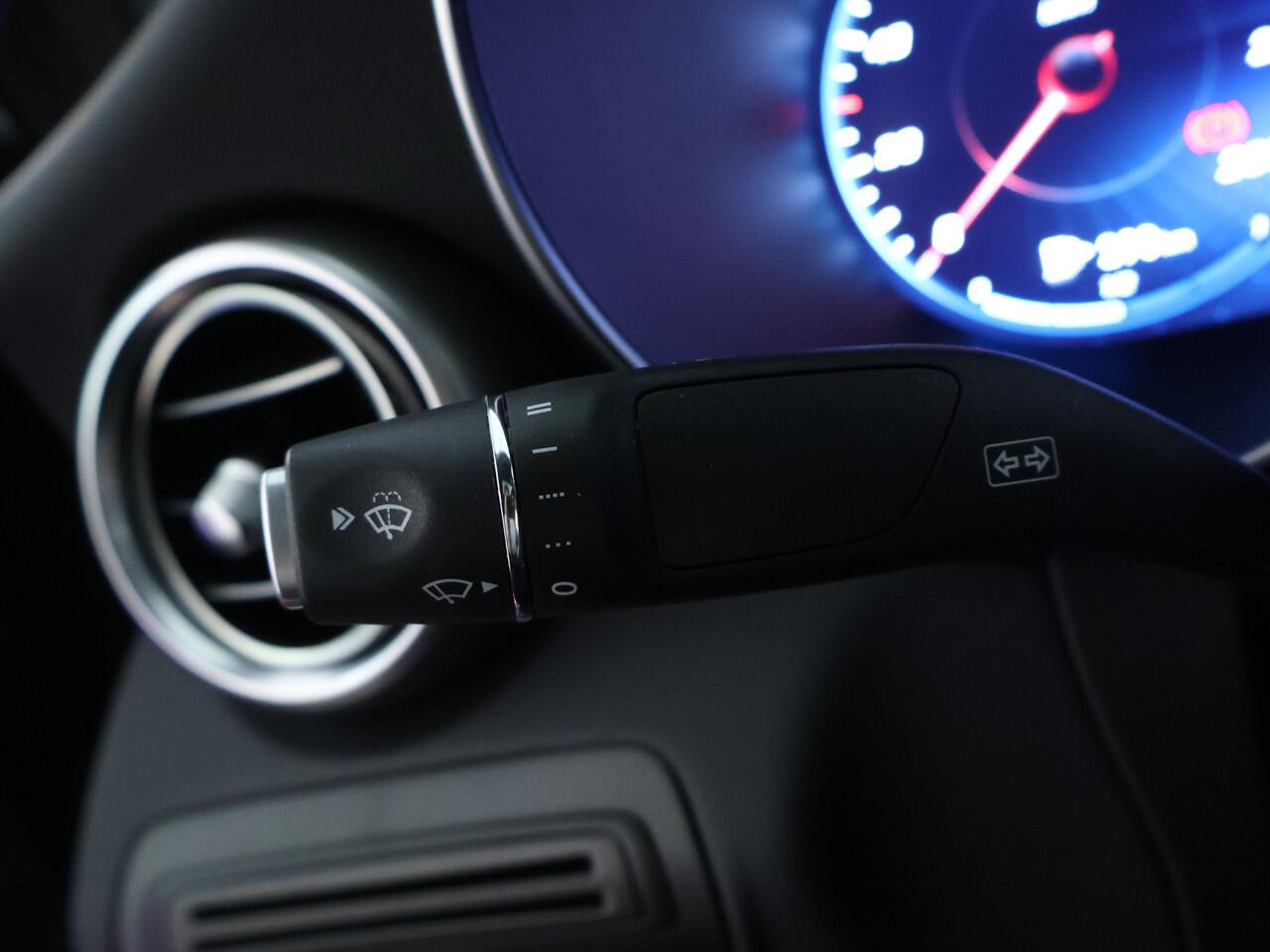 Mercedes-Benz GLC-KLASSE 300 4MATIC | 360°-camera | Schuifdak | Distronic | Apple Carplay | Sfeerverlichting | Inclusief 24 maanden MB Certified garantie voor Europa.