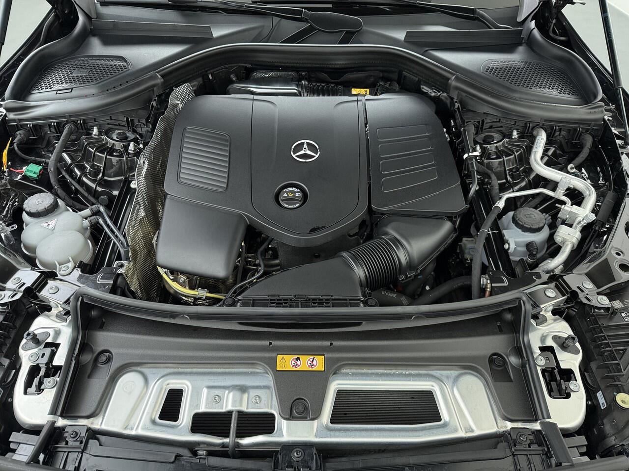 Mercedes-Benz GLC-KLASSE 300 e 4MATIC AMG Line | Pano Trekhaak Memory Digital