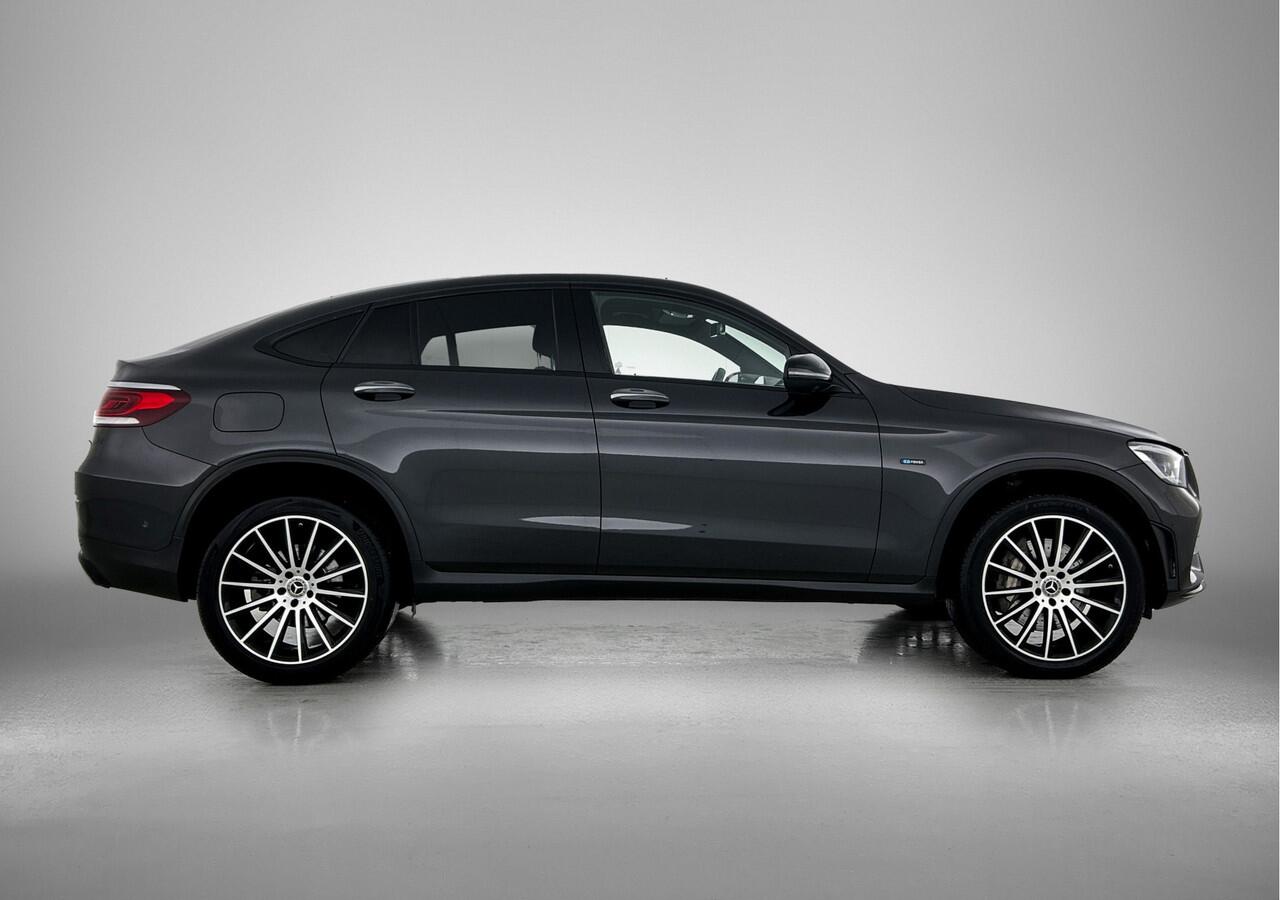 Mercedes-Benz GLC-KLASSE 300e 4MATIC Premium Plus | Burmester | Schuifdak | Distronic | MultiBeam | Trekhaak | Inclusief 24 maanden MB Certified garantie voor Europa.