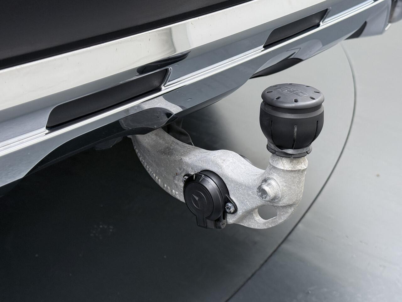 Mercedes-Benz GLC-KLASSE 300e AMG 4Matic // Burmester // Trekhaak // Panoramadak // Distronic // Rijassistentie pakket // Leder // Memory // 360 Camera // Alarm // Treeplanken
