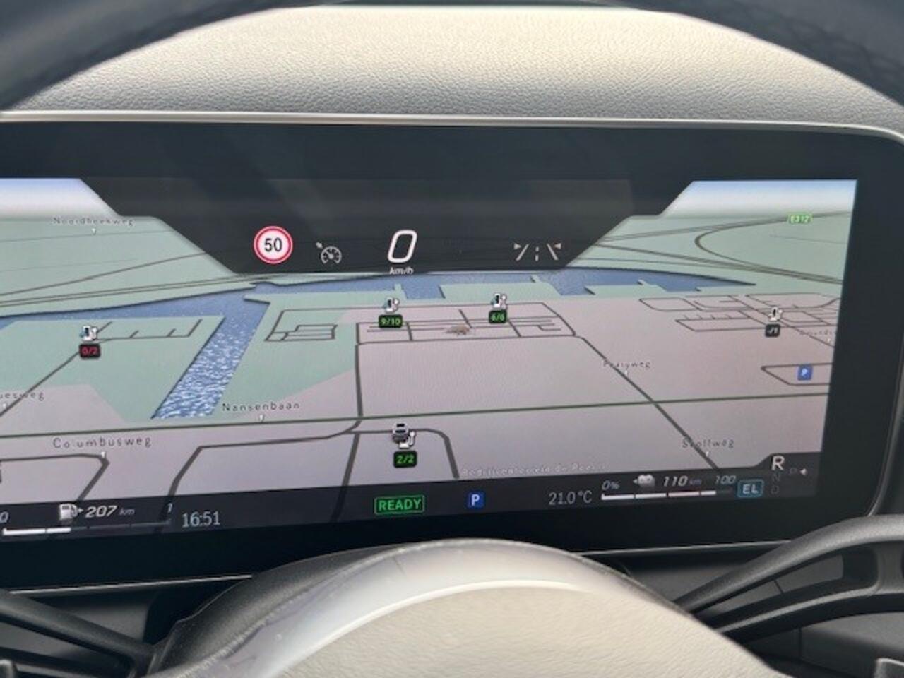 Mercedes-Benz GLC-KLASSE 300e 4MATIC AVANTGARDE line l MBUX l Niveau Regeling l LED adaptief l Sfeerverlichting l Elektr. bed. achterklep l Stoelverwarming l Smartphone integratiepakket l Parkeerpakket l Draadloos opladen voor telefoon l Airconditioning lSpiegel pakket l Camera l