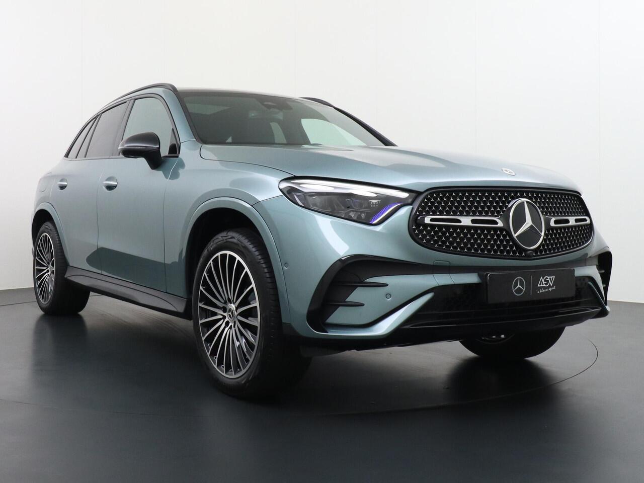 Mercedes-Benz GLC-KLASSE 300e 4MATIC Sport Edition | Panorama - Schuifdak | Stoelverwarming Voorin | 360° Camera | Niveauregeling | Memorystoelen | Digital Light | Apple Carplay & Android Auto | Sfeerverlichting