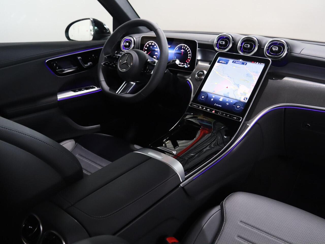 Mercedes-Benz GLC-KLASSE 300e 4MATIC Sport Edition | Panoramaschuifdak | Premium pakket | Nightpakket | Trekhaak | 360° camera | Dodehoekassistent | DIGITAL LIGHT |