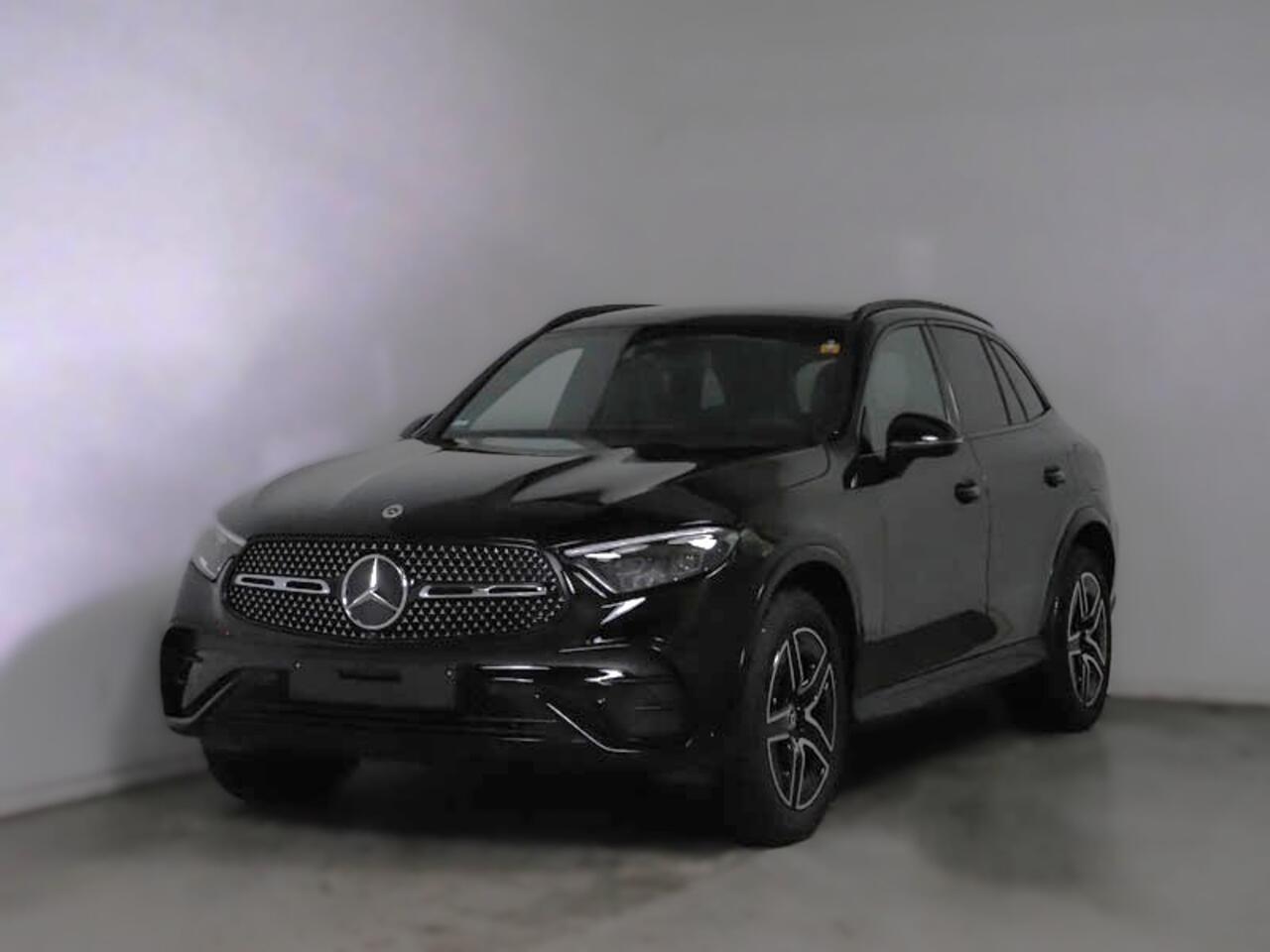 Mercedes-Benz GLC-KLASSE 300 e 4MATIC AMG Plug-In Hybride Edition AMG-Line | Panorama Schuif-Kanteldak | Alarm Klasse 3 | Trekhaak| Digital Licht | Night Pakket | Stuur en Stoelverwarming. Inclusief 24 maanden MB Certified garantie voor Europa.