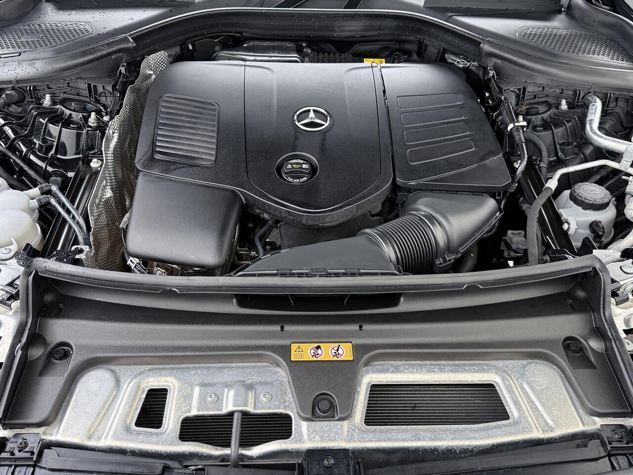 Mercedes-Benz GLC-KLASSE 300e AMG 4Matic // Burmester // Trekhaak // Panoramadak // Distronic // Rijassistentie pakket // Leder // Memory // 360 Camera // Alarm // Treeplanken