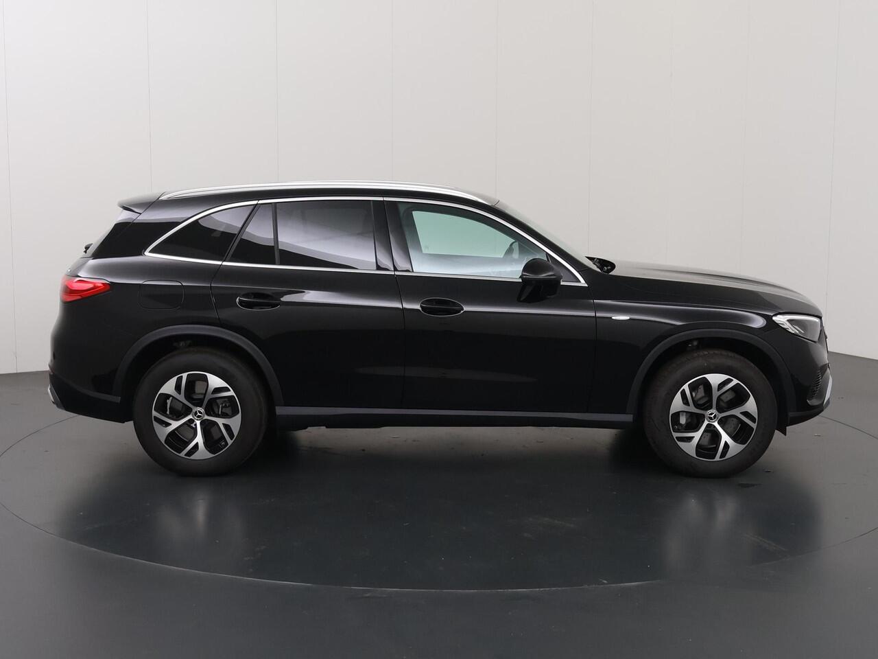 Mercedes-Benz GLC-KLASSE 300e 4MATIC Luxury Line | Rijassistentiepakket | Winter pakket | Trekhaak | 360 camera | Sfeerverlichting |