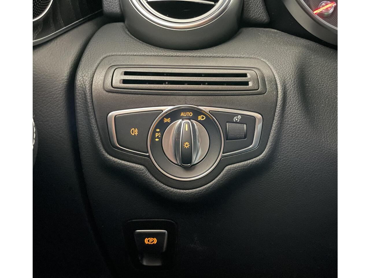 Mercedes-Benz GLC-KLASSE 300e AMG | Distronic | Trekhaak | 360-camera