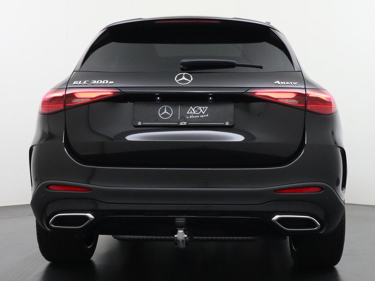 Mercedes-Benz GLC-KLASSE 300e 4MATIC Sport Edition | Massagestoelen Voorin | Luchtvering | Achterasbesturing | Distronic Cruise Control | Memorystoelen | Panorama - Schuifdak | Head-Up Display | Burmester Surround Sound