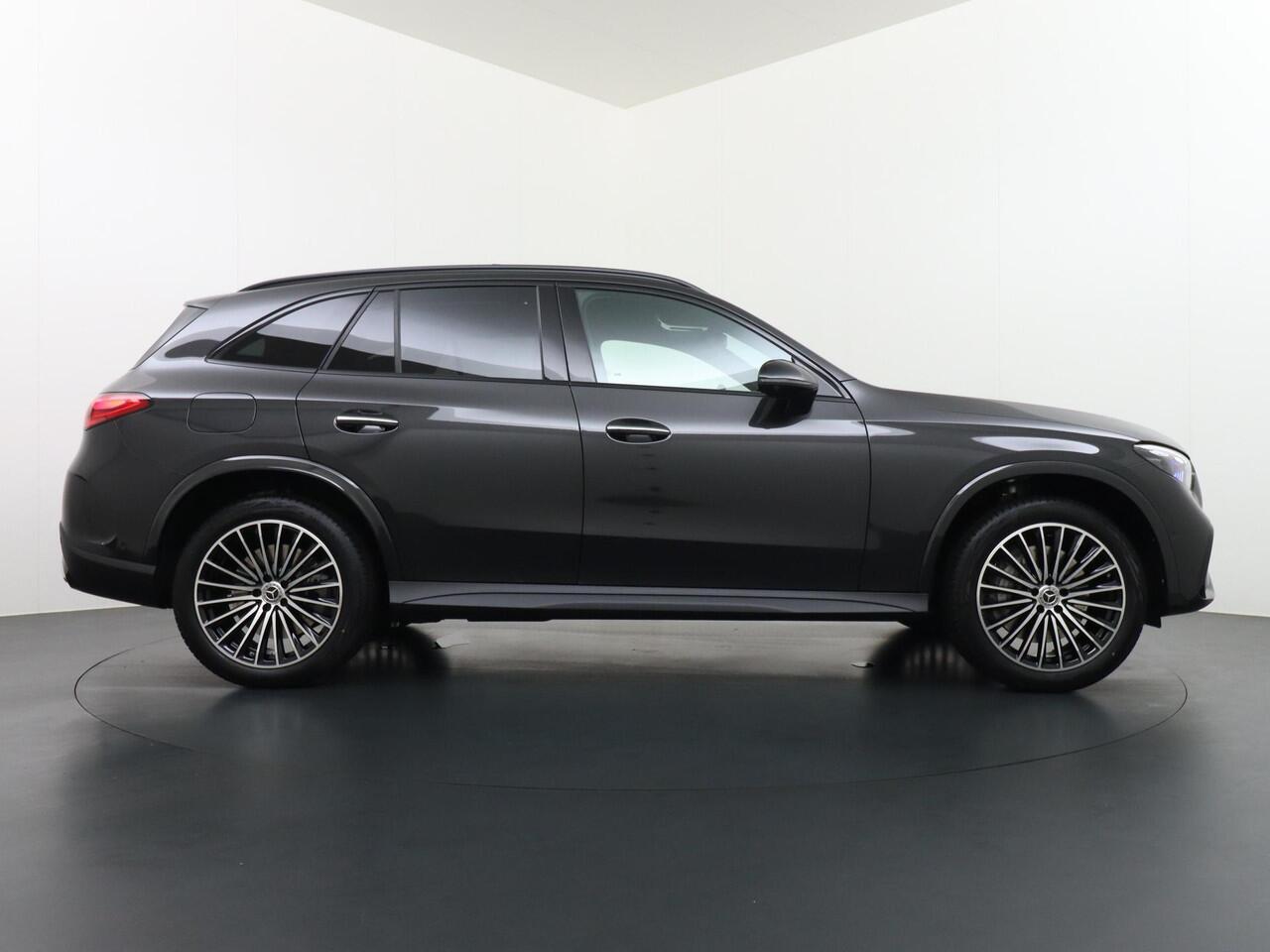 Mercedes-Benz GLC-KLASSE 300e 4MATIC Sport Edition | Memorystoelen | Panorama - Schuifdak | Niveaureling | Trekhaak Wegklapbaar | 360° Camera | Apple Carplay & Android Auto | Sfeerverlichting