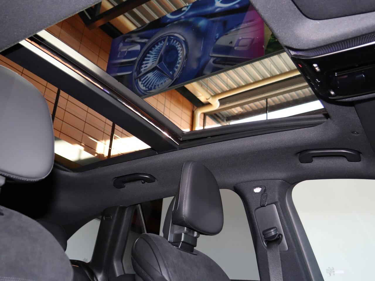 Mercedes-Benz GLC-KLASSE 300e 4MATIC Sport Edition | Night | Panoramaschuifdak | 360° camera | Dodehoekassistent | DIGITAL LIGHT |