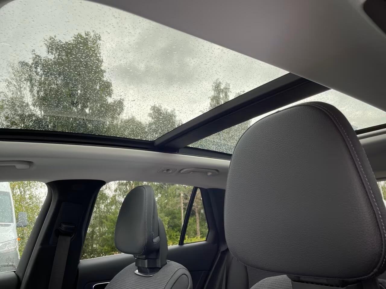 Mercedes-Benz GLC-KLASSE 300de 4MATIC Plug-In Hybrid Avantgarde Panoramadak Memory Trekhaak LED Camera Stuurverwarming Stoelverwarming