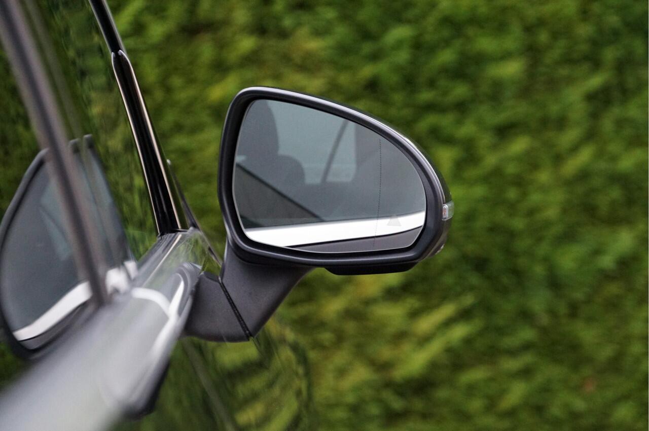 Mercedes-Benz GLC-KLASSE GLC 300 e 4M AMG Line | Achterasbesturing Luchtvering Burmester Trekhaak Memory Distronic