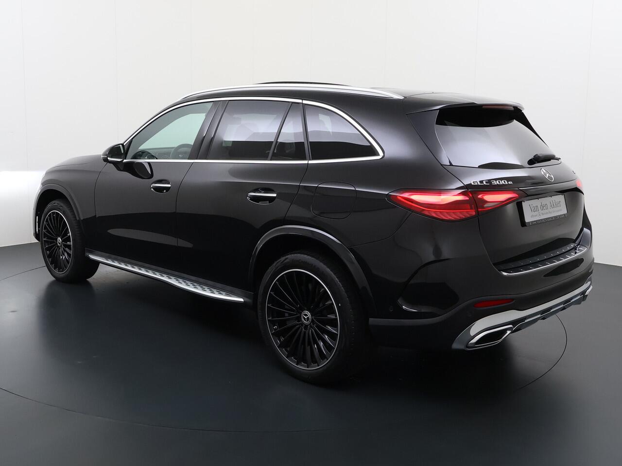 Mercedes-Benz GLC-KLASSE 300e AMG 4Matic // Burmester // Trekhaak // Panoramadak // Distronic // Rijassistentie pakket // Leder // Memory // 360 Camera // Alarm // Treeplanken