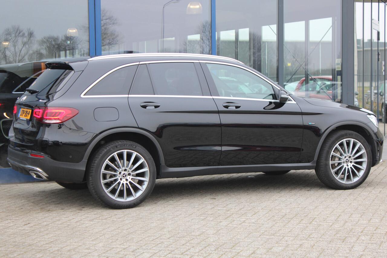 Mercedes-Benz GLC-KLASSE 300e 4MATIC AMG Line LEDER SFEER CARPLAY CAMERA 20''