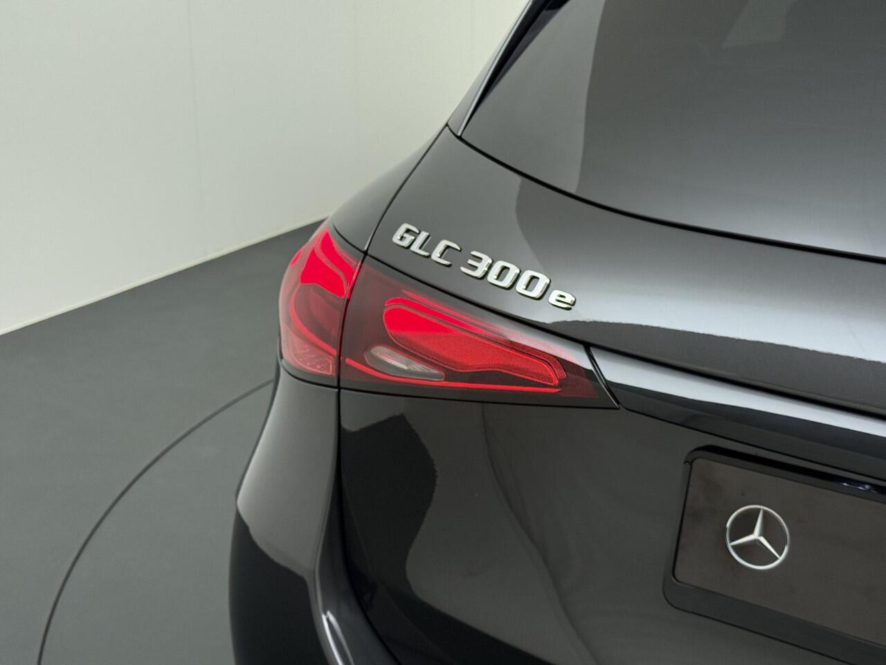 Mercedes-Benz GLC-KLASSE 300 e 4MATIC AMG Line | Pano Trekhaak Memory Digital
