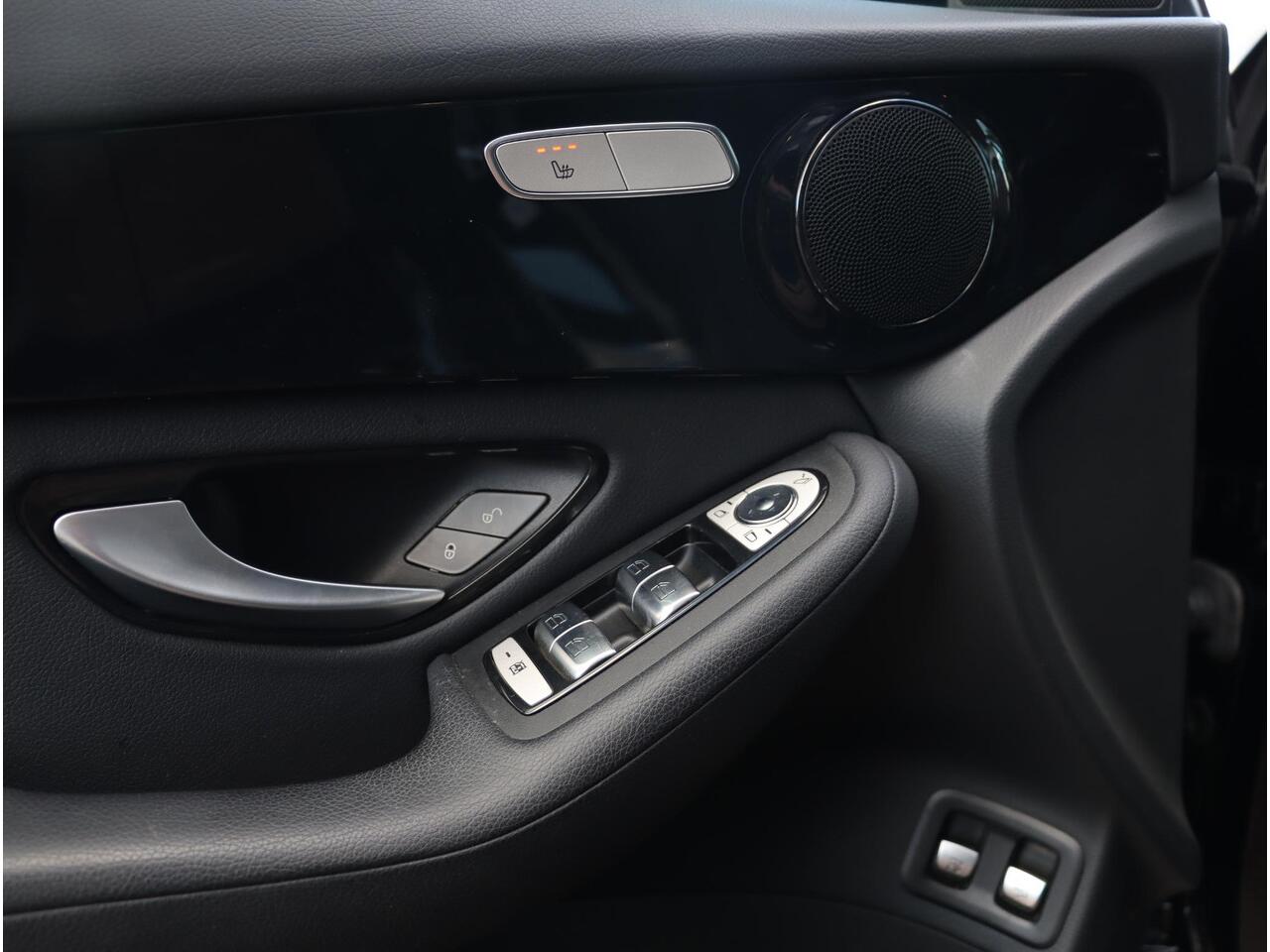 Mercedes-Benz GLC-KLASSE 300e 4MATIC Business Solution 320pk