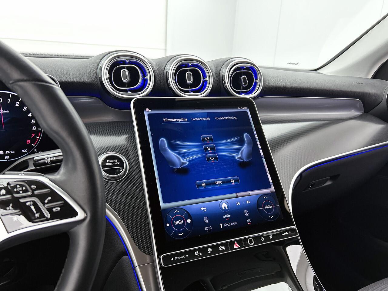 Mercedes-Benz GLC-KLASSE 300 e 4MATIC Plug-In Hybride | Trekhaak | Stuur en Stoelverwaming | Sfeerverlichting | Memory | Dode Hoek Ass | Inclusief 24 maanden Mercedes-Benz Certified garantie voor Europa.