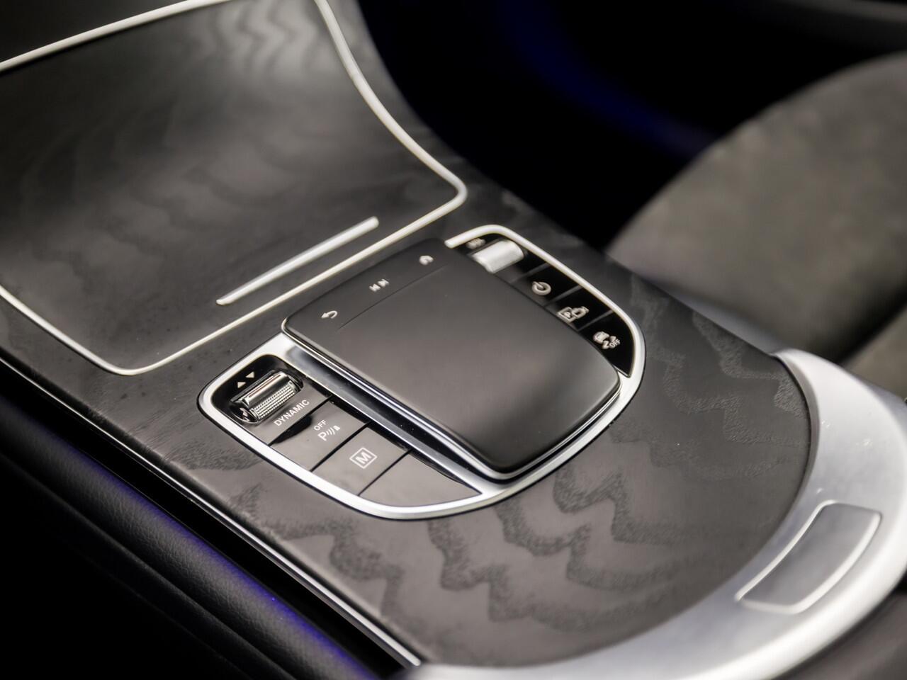 Mercedes-Benz GLC-KLASSE 300e 4MATIC AMG Line Coupe 320Pk Automaat (SCHUIFDAK, VIRTUAL COCKPIT, SFEERVERLICHTING, LEDER/ALCANTARA, 360 CAMERA, GROOT NAVI, STOELVERWARMING, NIEUWSTAAT)